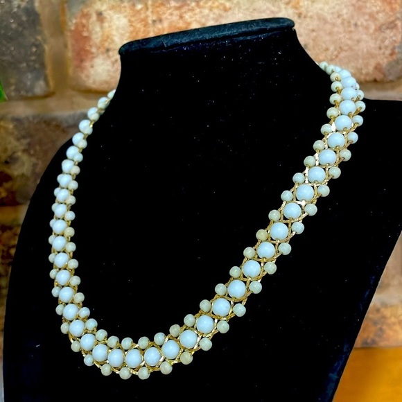 Korea Vintage 5 strand woven gold tone collar chain with white beads - Picture 2 of 6